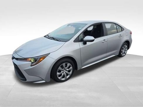 Used 2026 Toyota Corolla LE FWD image 2