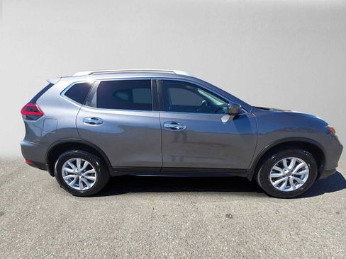 Used 2018 Nissan Rogue SV AWD/4WD image 2