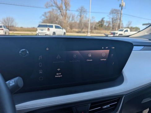 Used 2024 Buick Encore GX Avenir w/ Avenir Convenience Package AWD/4WD image 19