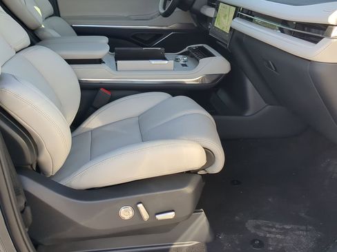New 2026 Lincoln Navigator Premiere AWD/4WD image 23