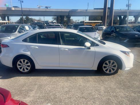 Used 2025 Toyota Corolla LE image 5