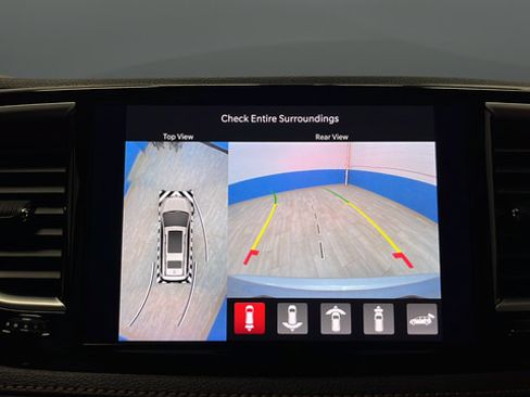 Used 2023 Chrysler Pacifica Pinnacle FWD image 14