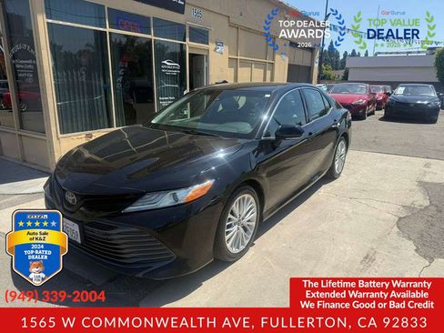 Used 2018 Toyota Camry XLE FWD image 8