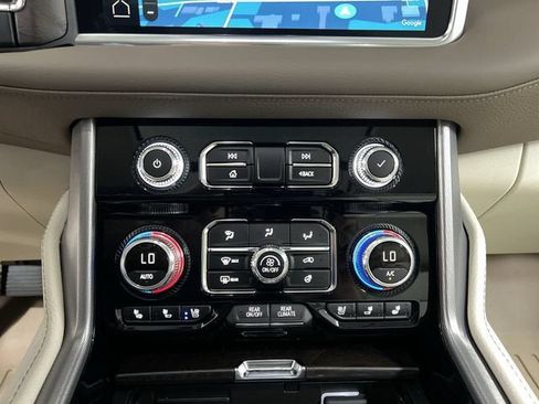 Used 2024 GMC Yukon Denali w/ Denali Reserve Package AWD/4WD image 18