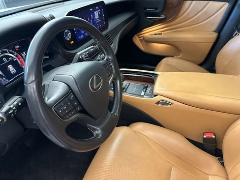 Used 2021 Lexus LS 500 w/ Accessory Package (Z1) RWD image 9