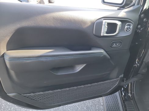 Used 2024 Jeep Wrangler High Altitude image 17