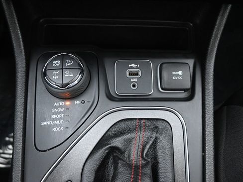 Used 2021 Jeep Cherokee Trailhawk image 31