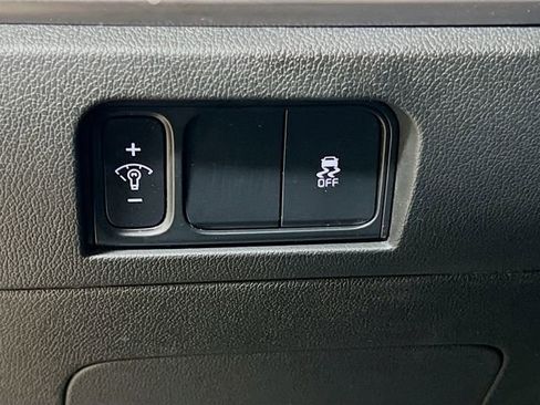 Certified 2024 Kia Sorento S image 10