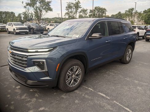 New 2026 Chevrolet Traverse LT w/ Driver Confidence Package image 3