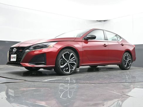 Used 2024 Nissan Altima 2.5 SR w/ SR Premium Package image 49