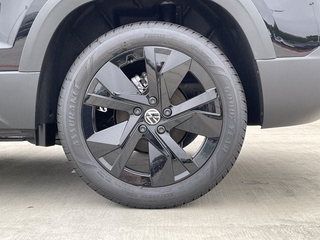 New 2025 Volkswagen Taos SE FWD image 13