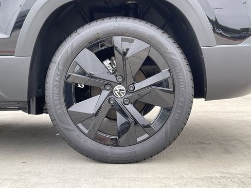 New 2025 Volkswagen Taos SE image 13