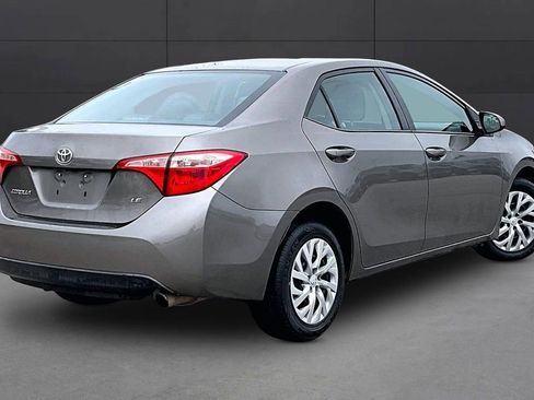 Used 2017 Toyota Corolla LE w/ Carpet Mat Package (TMS) FWD image 2