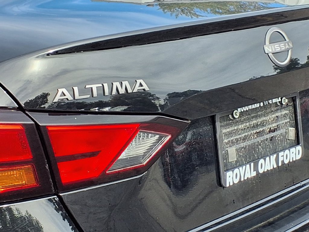 Used 2025 Nissan Altima 2.5 SV FWD image 24