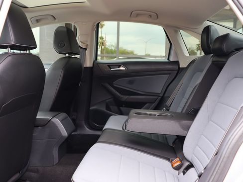 Used 2025 Volkswagen Jetta SE FWD image 30