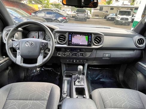 Used 2018 Toyota Tacoma TRD Off-Road AWD/4WD image 17