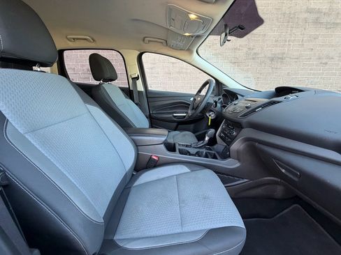 Used 2017 Ford Escape SE image 30