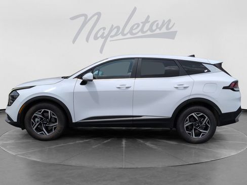 Used 2025 Kia Sportage LX FWD image 4
