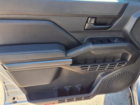 Used 2025 Toyota Tacoma SR5 image 15