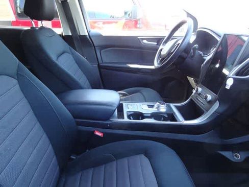 Used 2021 Ford Edge SE FWD image 10