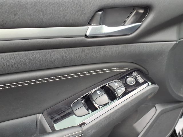 Used 2023 Nissan Altima 2.5 SV w/ SV Premium Package AWD/4WD image 14
