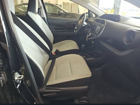 Used 2018 Toyota Prius C One FWD image 4