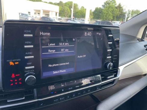 Used 2024 Toyota Sienna XLE FWD image 39