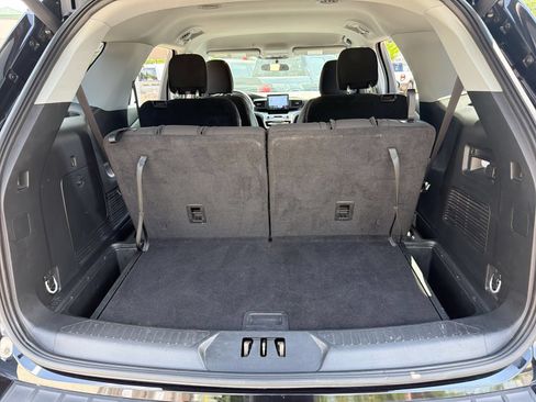 Used 2023 Ford Explorer XLT AWD/4WD image 35