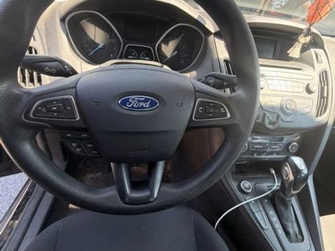 Used 2016 Ford Focus SE FWD image 16