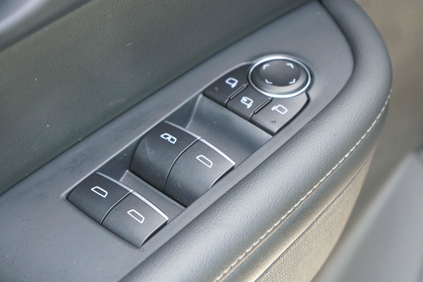 Used 2025 Buick Enclave Sport Touring w/ Super Cruise Package FWD image 19