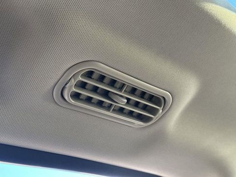 Used 2023 Ford Expedition Limited image 21