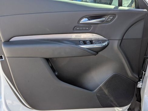 Used 2024 Cadillac XT4 Premium Luxury w/ Technology Package FWD image 10