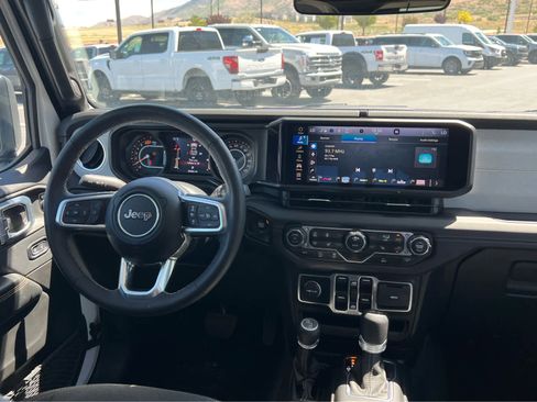 Used 2025 Jeep Wrangler Unlimited Sahara AWD/4WD image 23