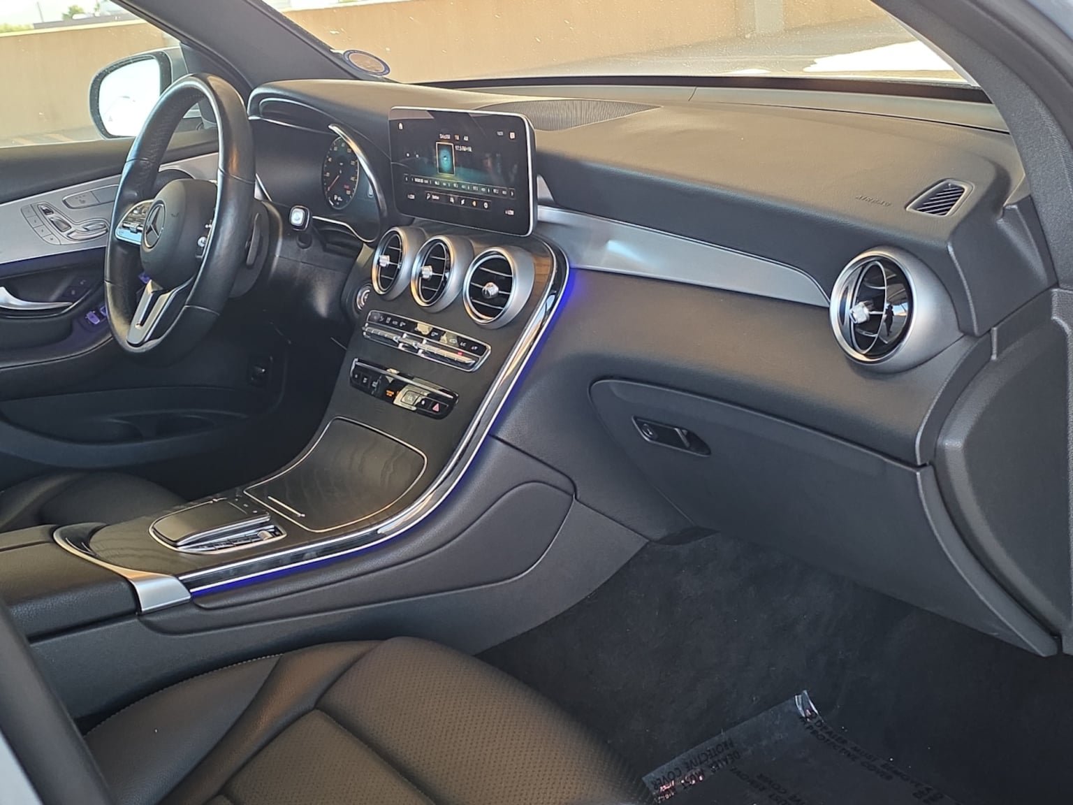 Used 2021 Mercedes-Benz GLC 300 4MATIC w/ Premium Package image 25