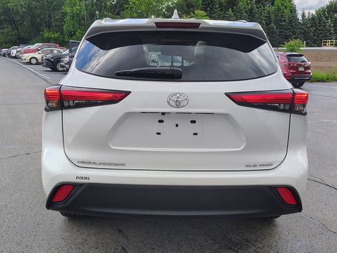 Used 2023 Toyota Highlander XLE AWD/4WD image 8