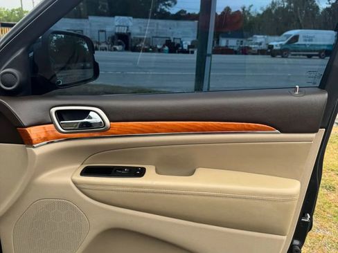 Used 2012 Jeep Grand Cherokee Overland image 11