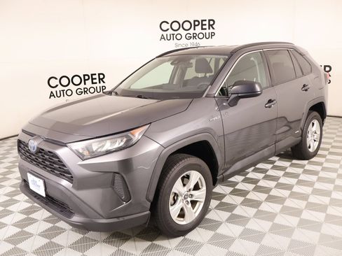 Used 2021 Toyota RAV4 LE AWD/4WD image 9