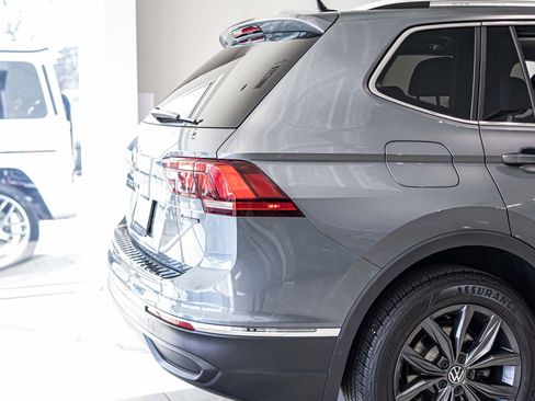 Used 2022 Volkswagen Tiguan SE AWD/4WD image 12