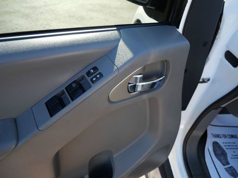 Used 2018 Nissan Frontier SV w/ Value Truck Package AWD/4WD image 15