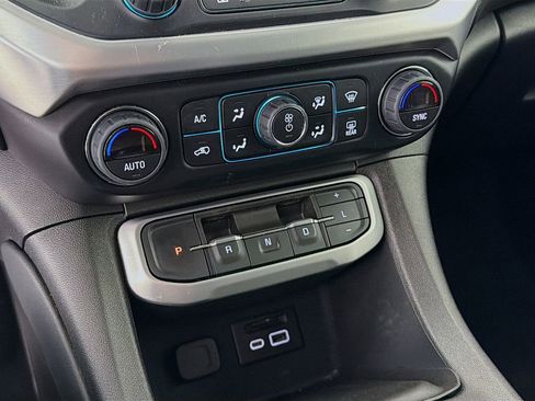 Used 2023 GMC Acadia SLT image 20