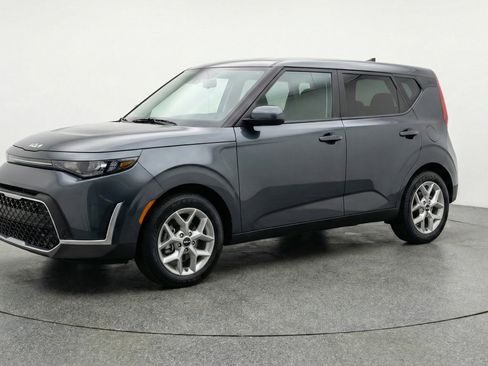 Used 2025 Kia Soul LX w/ LX Technology Package image 3