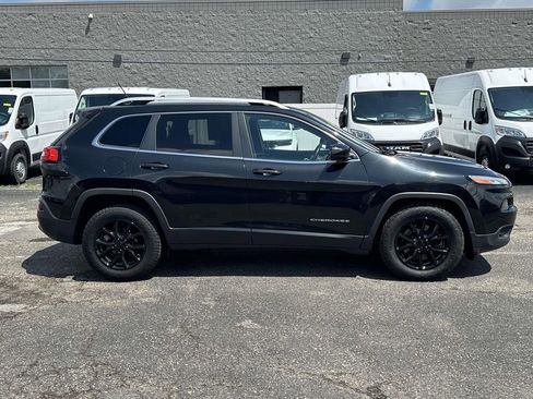 Used 2016 Jeep Cherokee Latitude FWD image 2