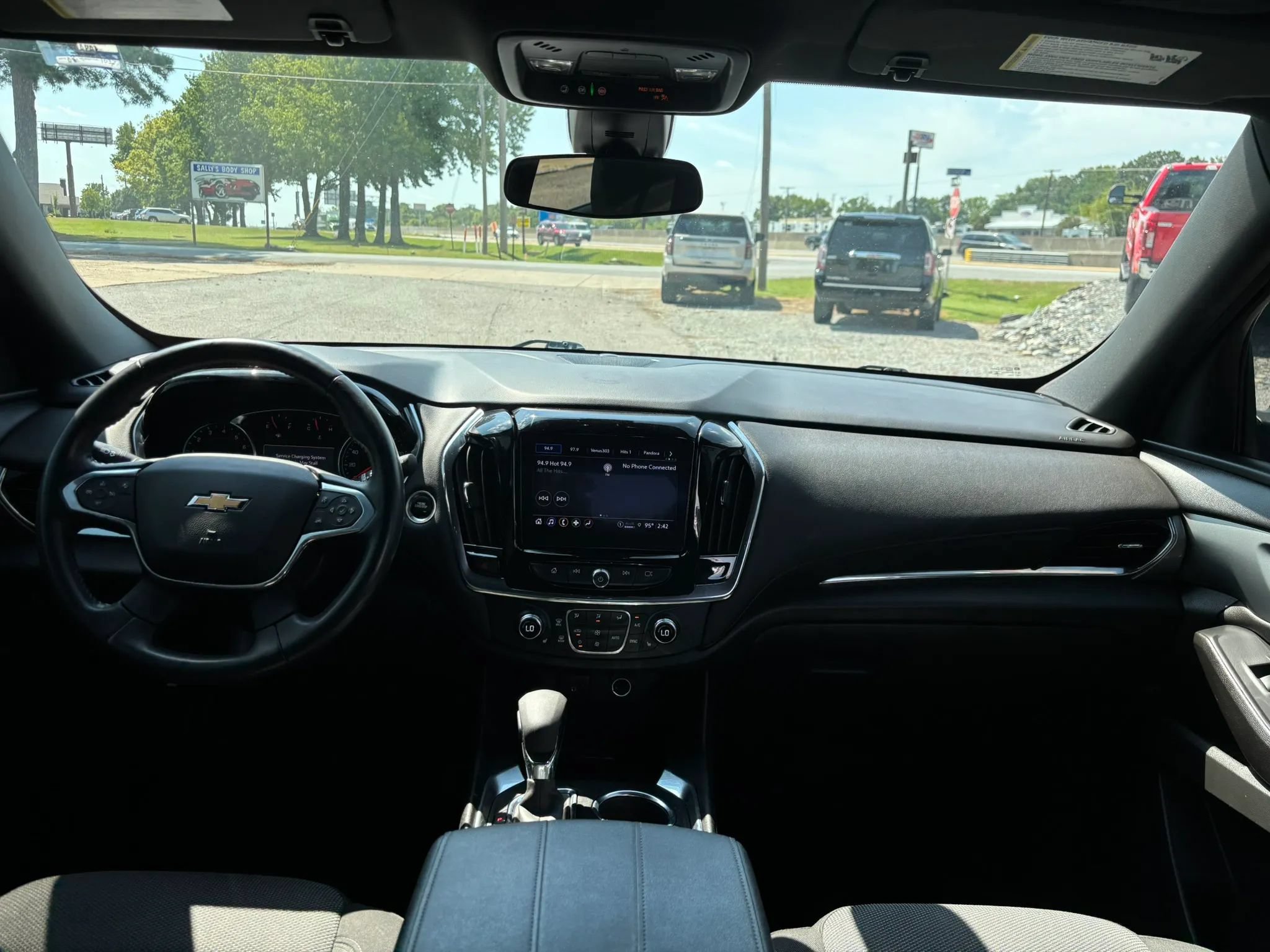 Used 2022 Chevrolet Traverse LT FWD image 20