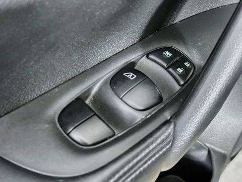 Used 2017 Nissan Rogue SV FWD image 29