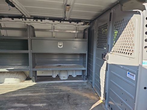 Used 2015 Chevrolet Express 2500 RWD image 13