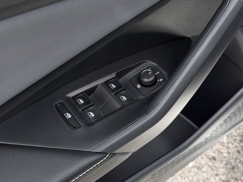New 2026 Volkswagen Jetta SE FWD image 19
