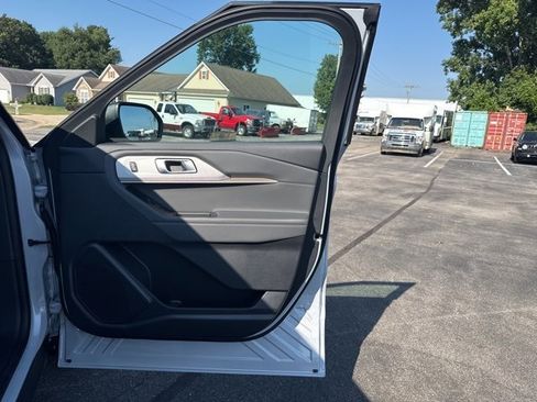 New 2025 Ford Explorer Active w/ Active Comfort Package image 26