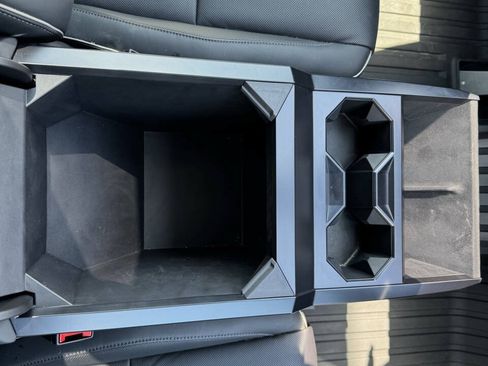 Used 2024 Tesla Cybertruck AWD Crew Cab image 25