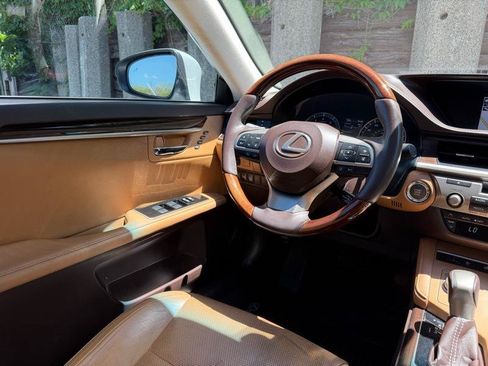 Used 2016 Lexus ES 350 FWD image 15