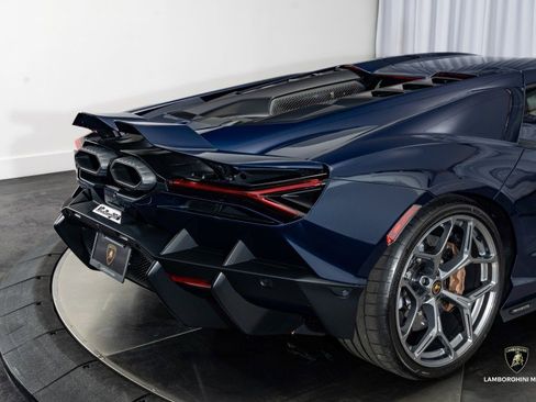 Used 2025 Lamborghini Revuelto image 25